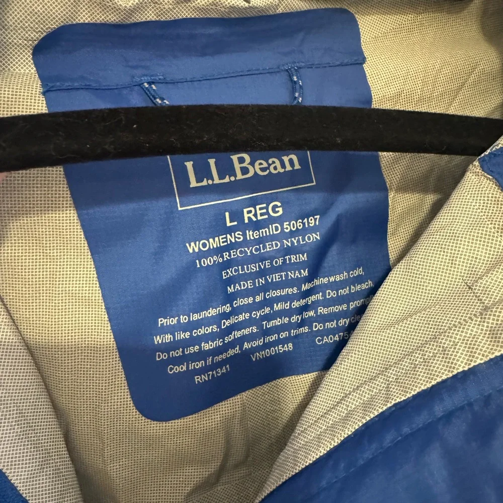 L.L. Bean Women's Trail Model Rain Jacket - Picture 2 of 2